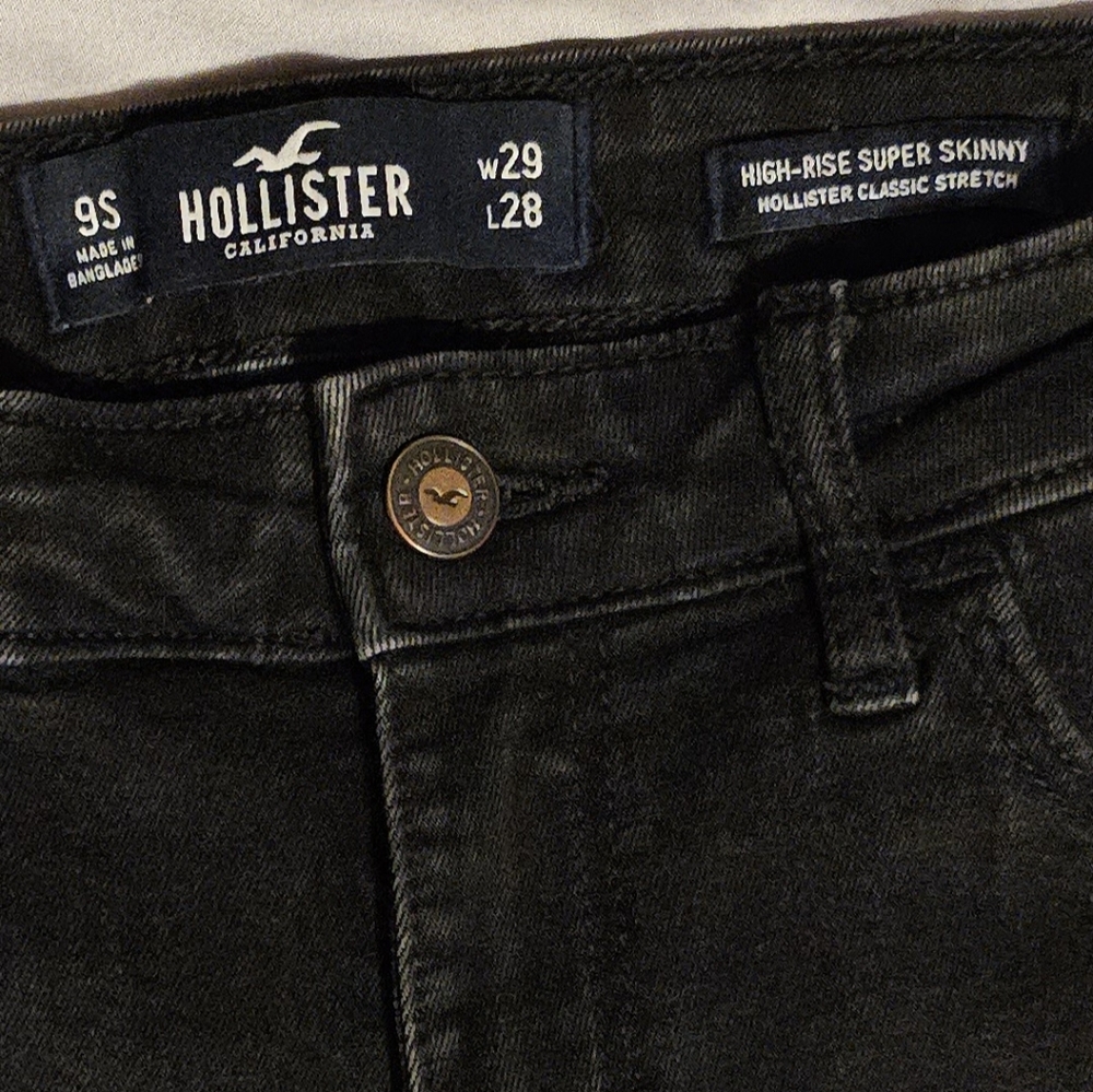 Hollister size 9